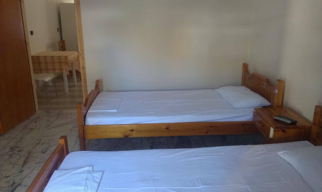 Virginia'S Rooms Plataria Bilik gambar