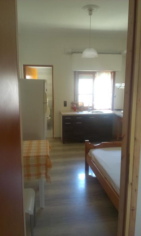 Virginia'S Rooms Plataria Bilik gambar