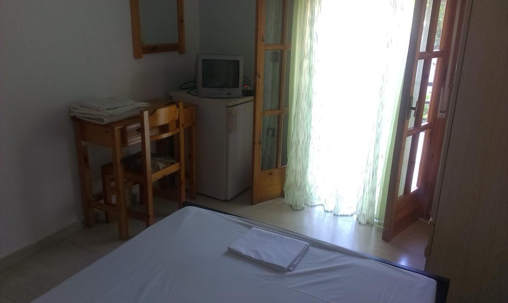 Virginia'S Rooms Plataria Bilik gambar